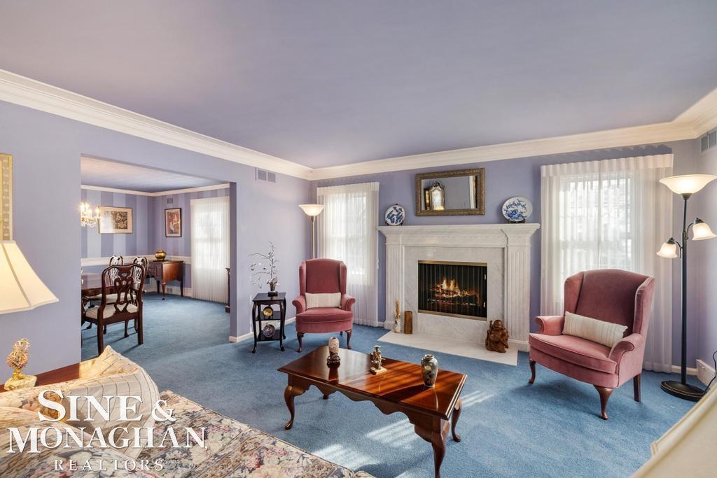 8 Lake Shore Lane, Grosse Pointe Shores, MI, 48236