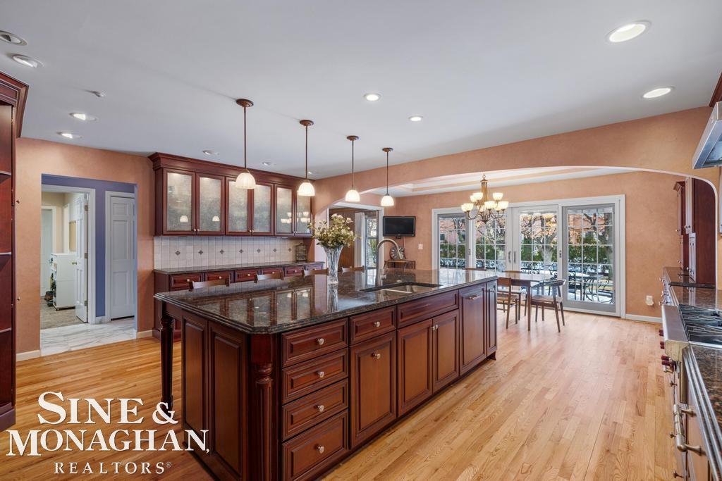 8 Lake Shore Lane, Grosse Pointe Shores, MI, 48236