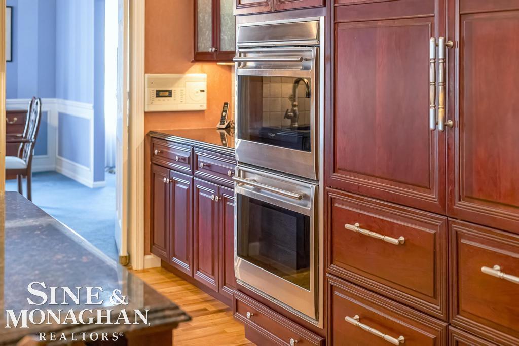 8 Lake Shore Lane, Grosse Pointe Shores, MI, 48236