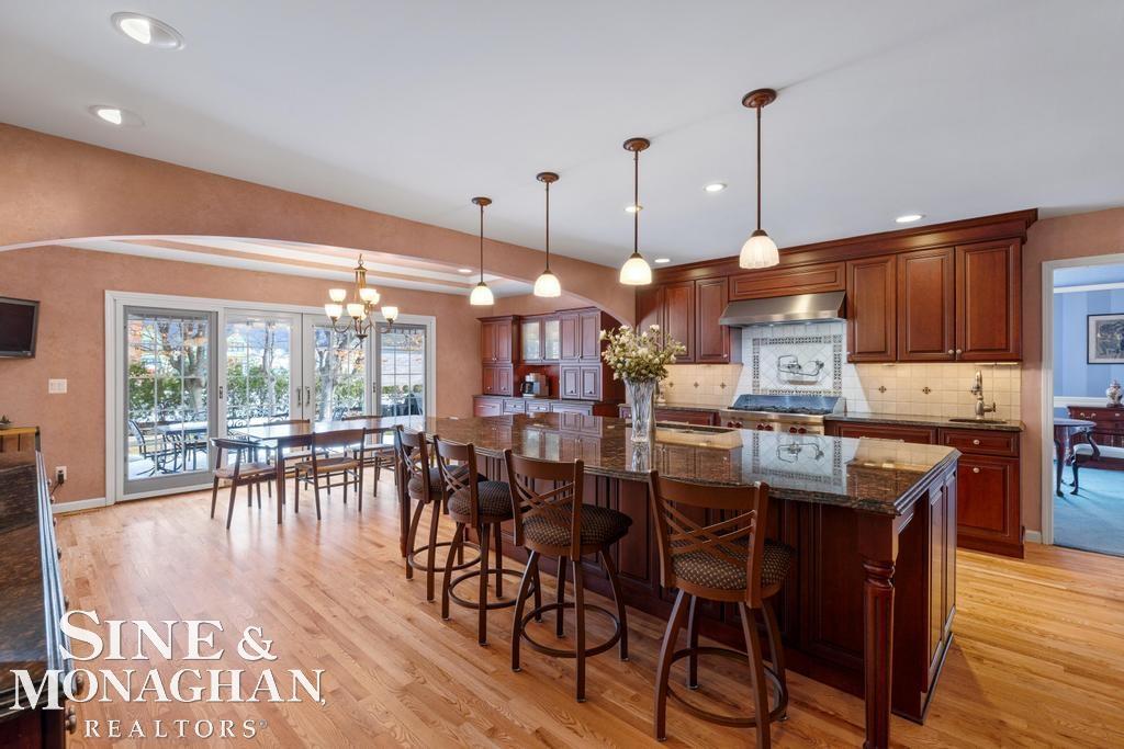 8 Lake Shore Lane, Grosse Pointe Shores, MI, 48236