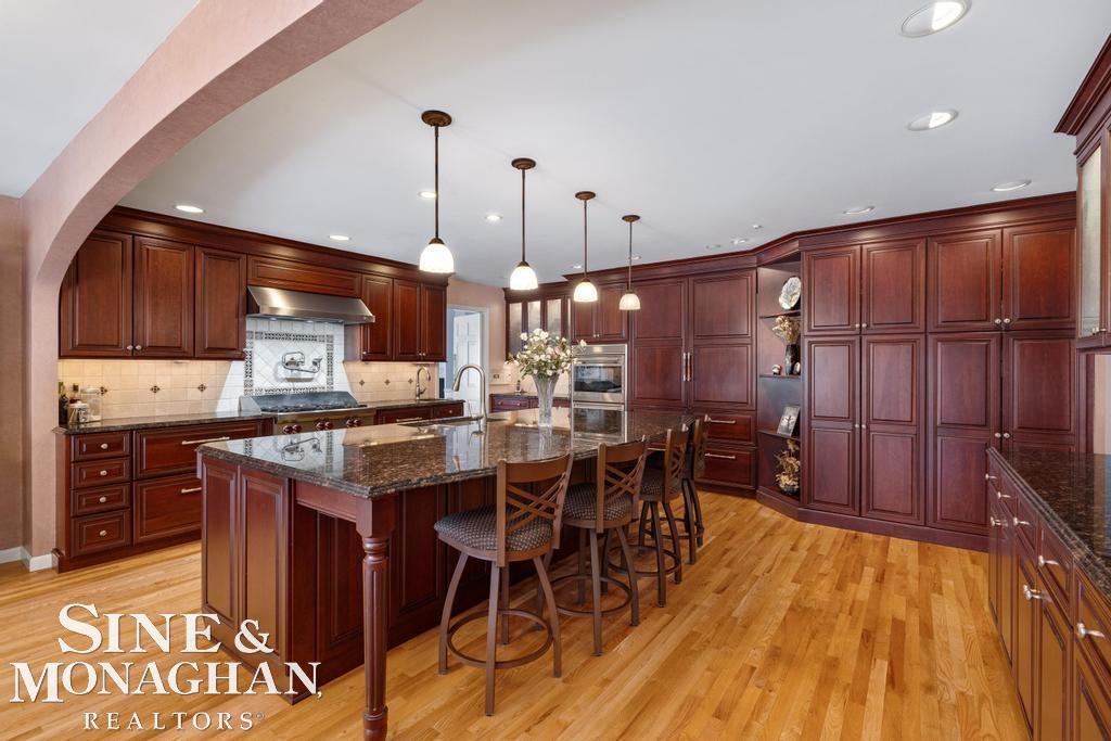 8 Lake Shore Lane, Grosse Pointe Shores, MI, 48236