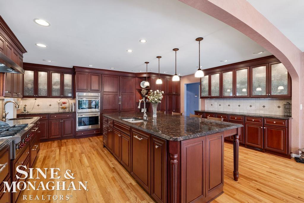 8 Lake Shore Lane, Grosse Pointe Shores, MI, 48236