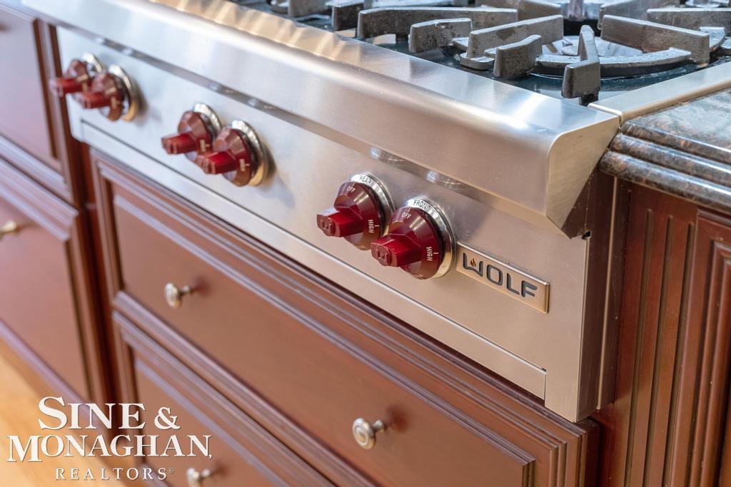 8 Lake Shore Lane, Grosse Pointe Shores, MI, 48236