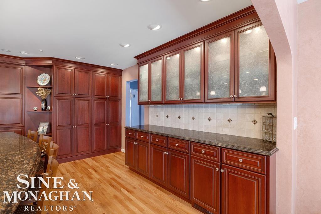 8 Lake Shore Lane, Grosse Pointe Shores, MI, 48236