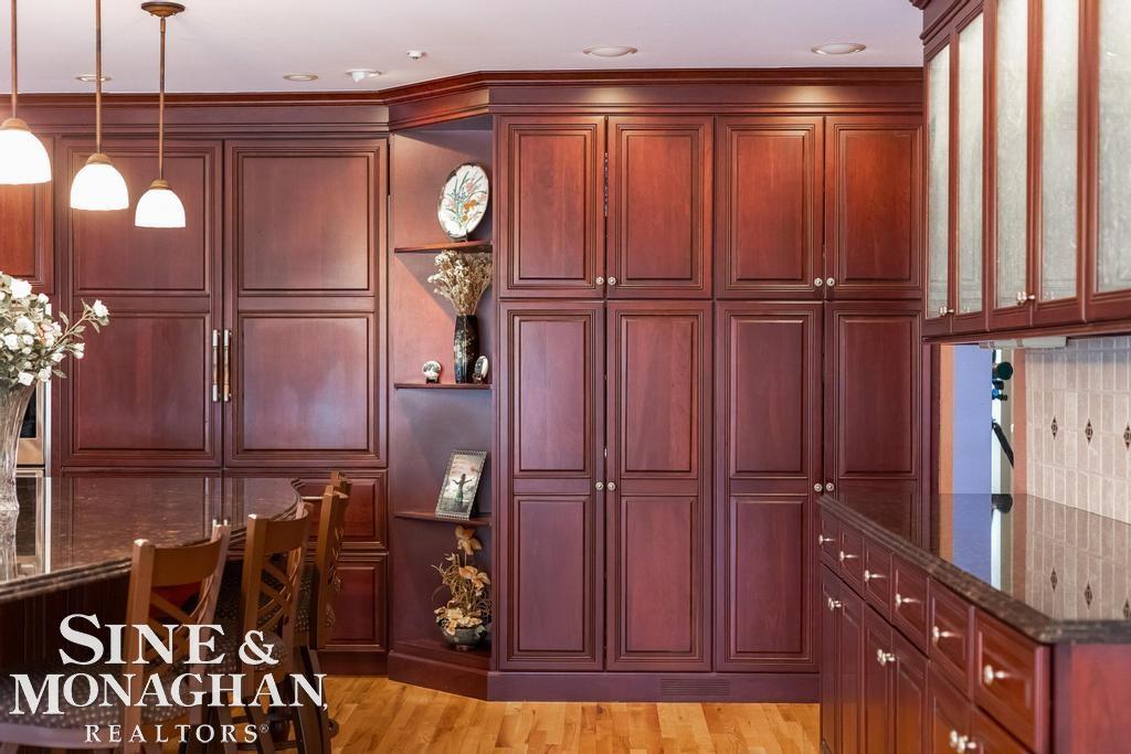 8 Lake Shore Lane, Grosse Pointe Shores, MI, 48236