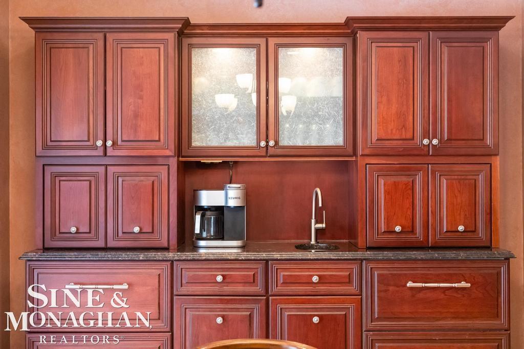 8 Lake Shore Lane, Grosse Pointe Shores, MI, 48236