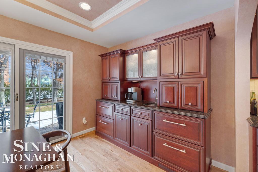 8 Lake Shore Lane, Grosse Pointe Shores, MI, 48236