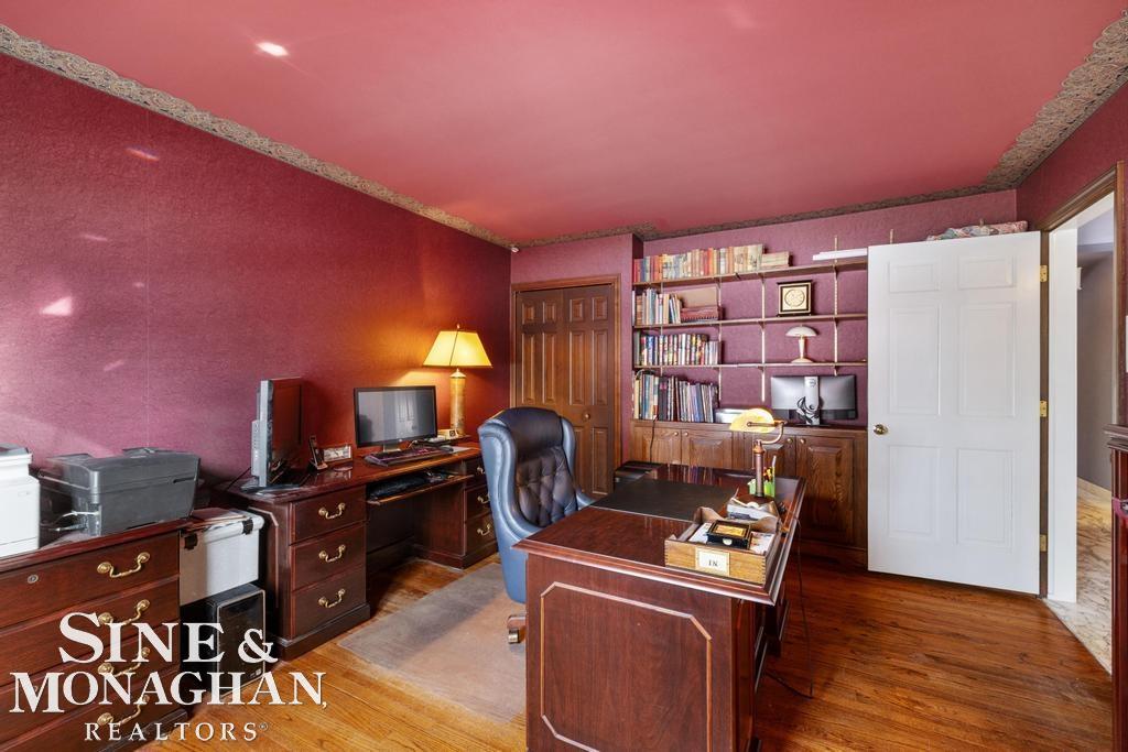 8 Lake Shore Lane, Grosse Pointe Shores, MI, 48236