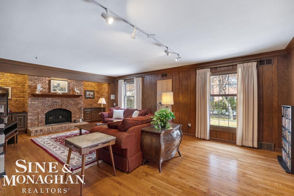 8 Lake Shore Lane, Grosse Pointe Shores, MI, 48236