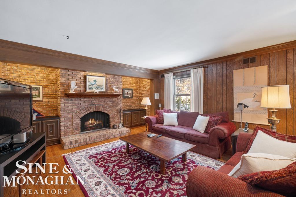 8 Lake Shore Lane, Grosse Pointe Shores, MI, 48236