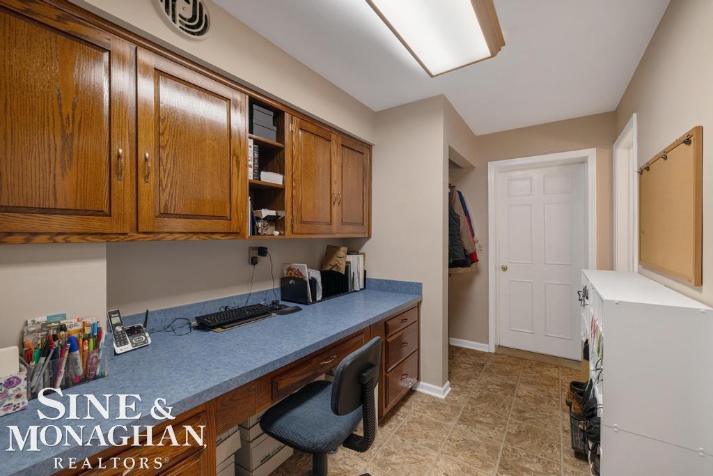 8 Lake Shore Lane, Grosse Pointe Shores, MI, 48236