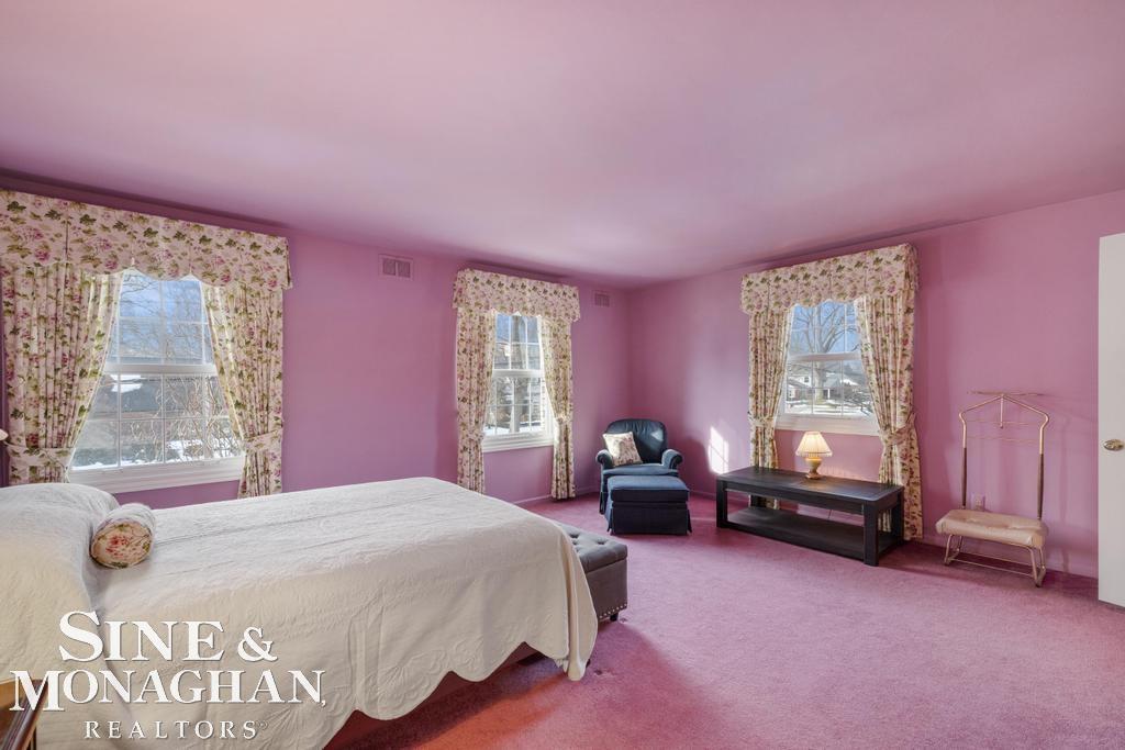 8 Lake Shore Lane, Grosse Pointe Shores, MI, 48236