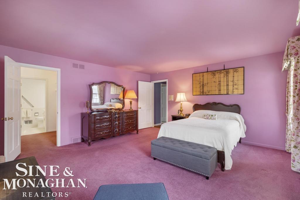 8 Lake Shore Lane, Grosse Pointe Shores, MI, 48236