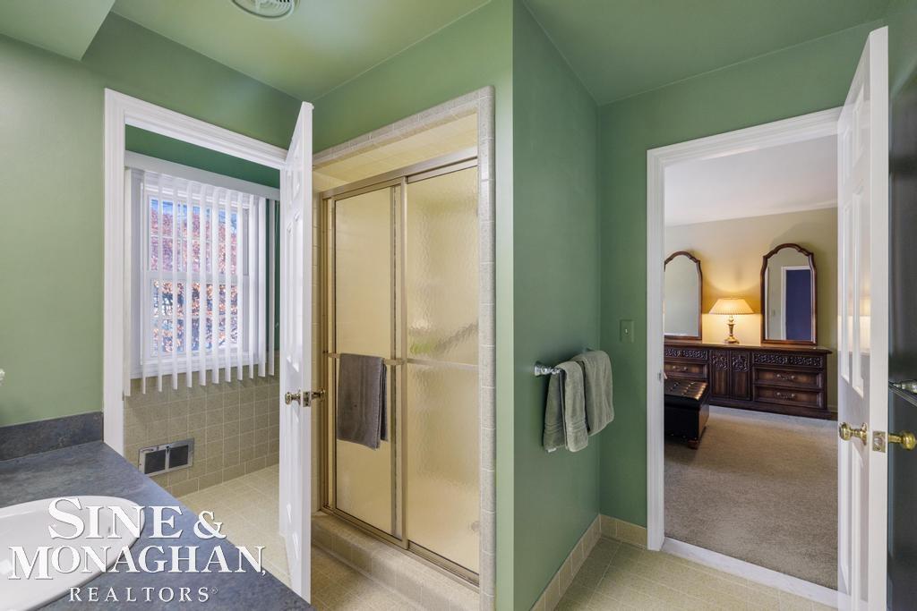 8 Lake Shore Lane, Grosse Pointe Shores, MI, 48236