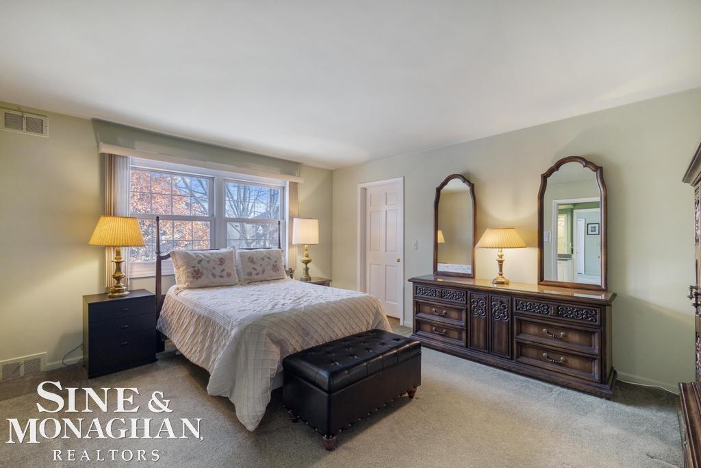 8 Lake Shore Lane, Grosse Pointe Shores, MI, 48236