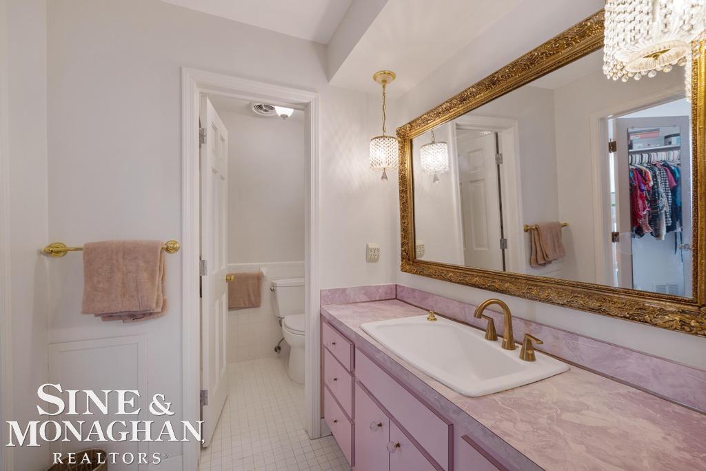 8 Lake Shore Lane, Grosse Pointe Shores, MI, 48236