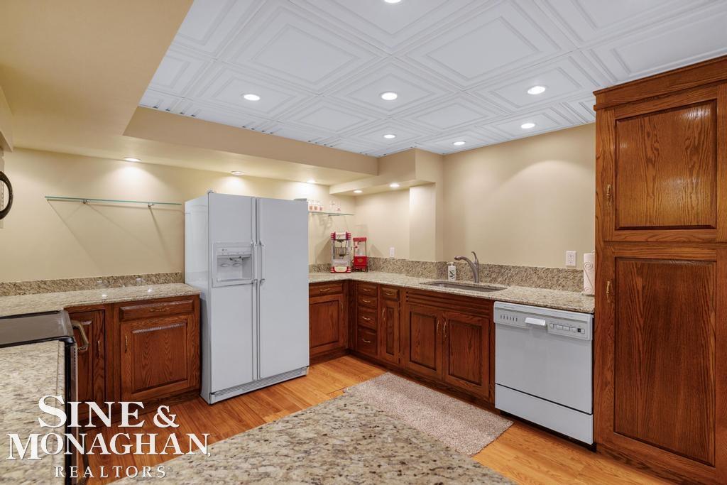 8 Lake Shore Lane, Grosse Pointe Shores, MI, 48236