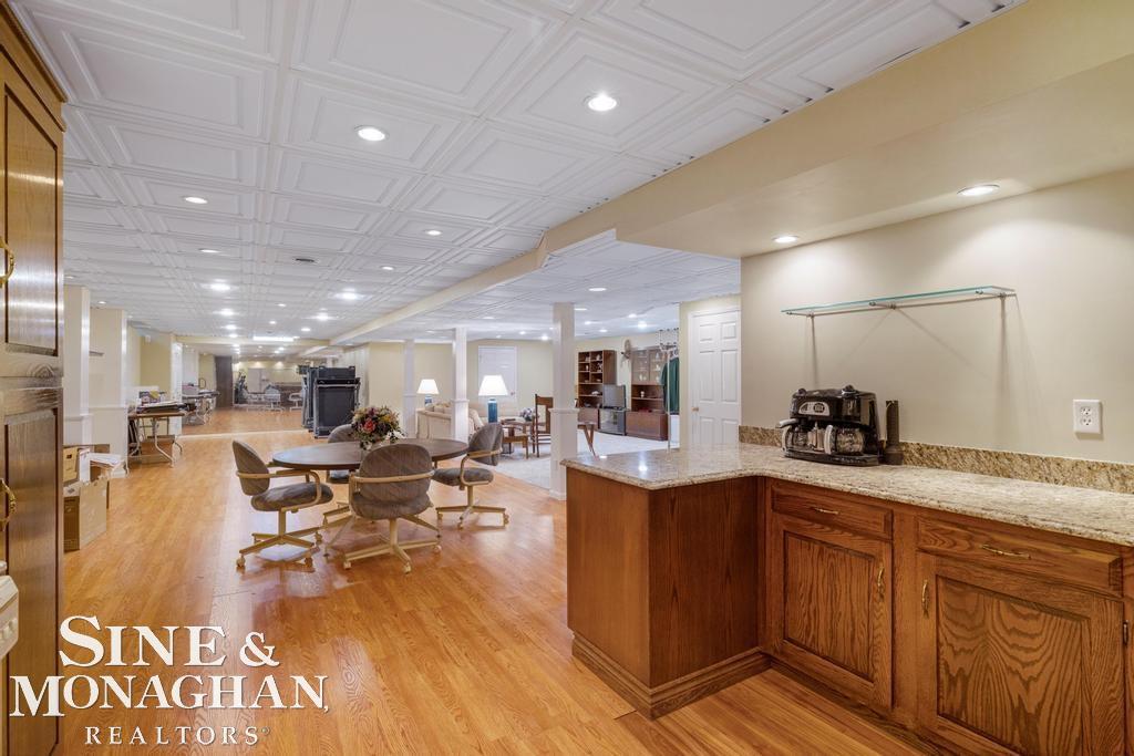 8 Lake Shore Lane, Grosse Pointe Shores, MI, 48236