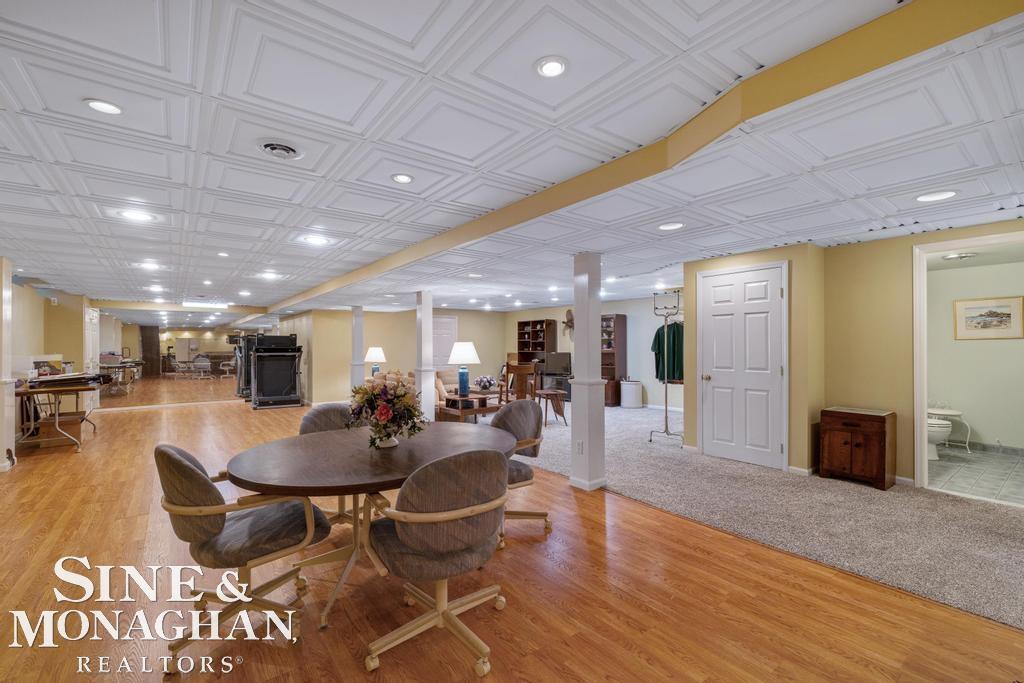 8 Lake Shore Lane, Grosse Pointe Shores, MI, 48236