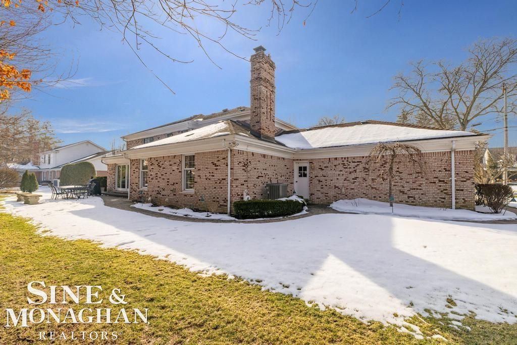 8 Lake Shore Lane, Grosse Pointe Shores, MI, 48236