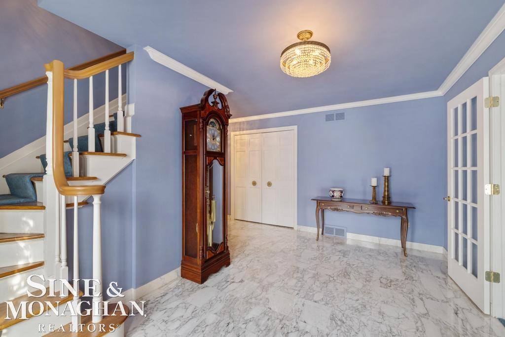 8 Lake Shore Lane, Grosse Pointe Shores, MI, 48236