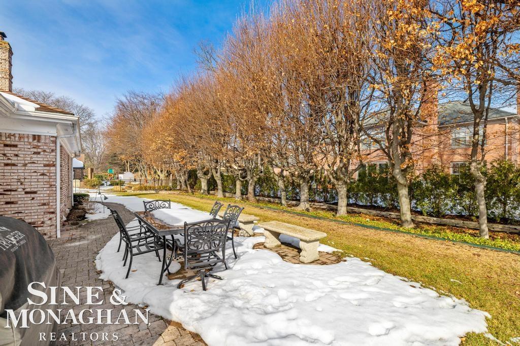 8 Lake Shore Lane, Grosse Pointe Shores, MI, 48236