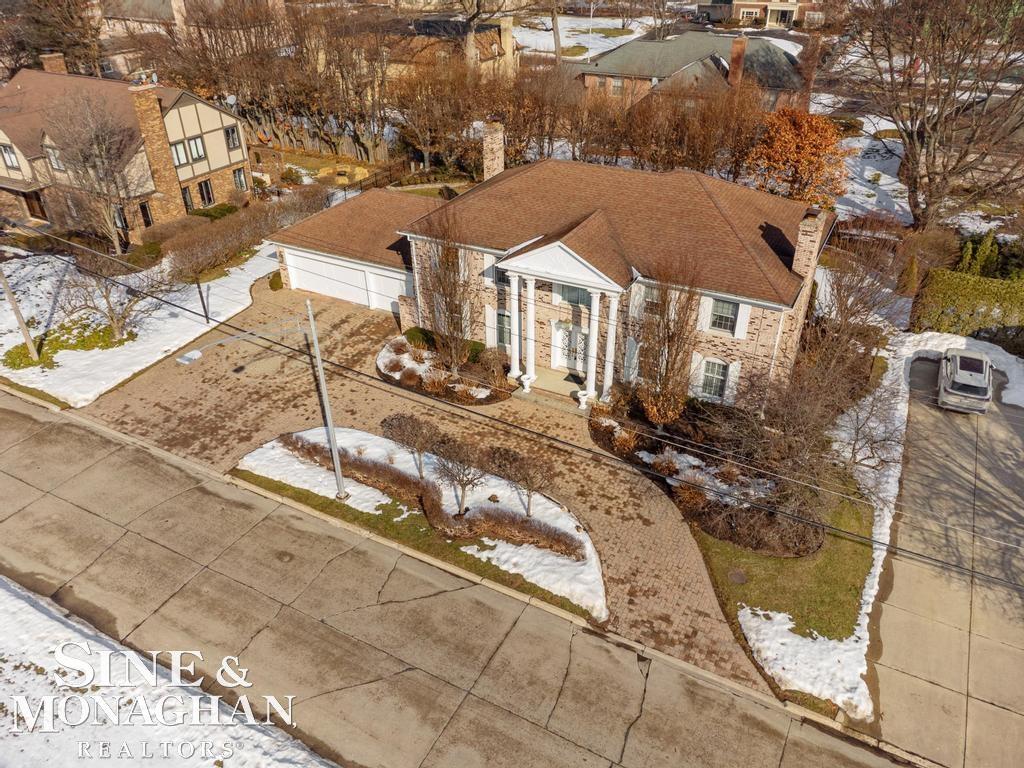 8 Lake Shore Lane, Grosse Pointe Shores, MI, 48236