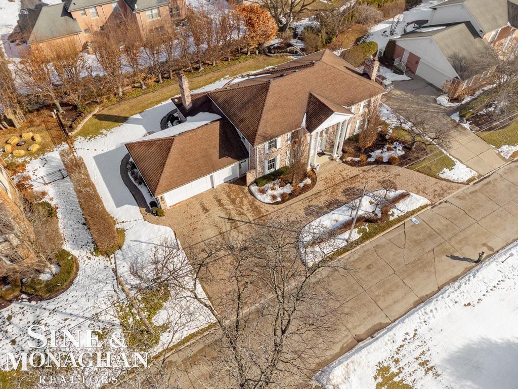 8 Lake Shore Lane, Grosse Pointe Shores, MI, 48236