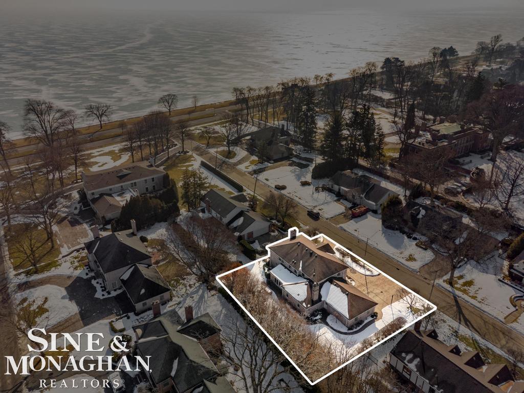 8 Lake Shore Lane, Grosse Pointe Shores, MI, 48236