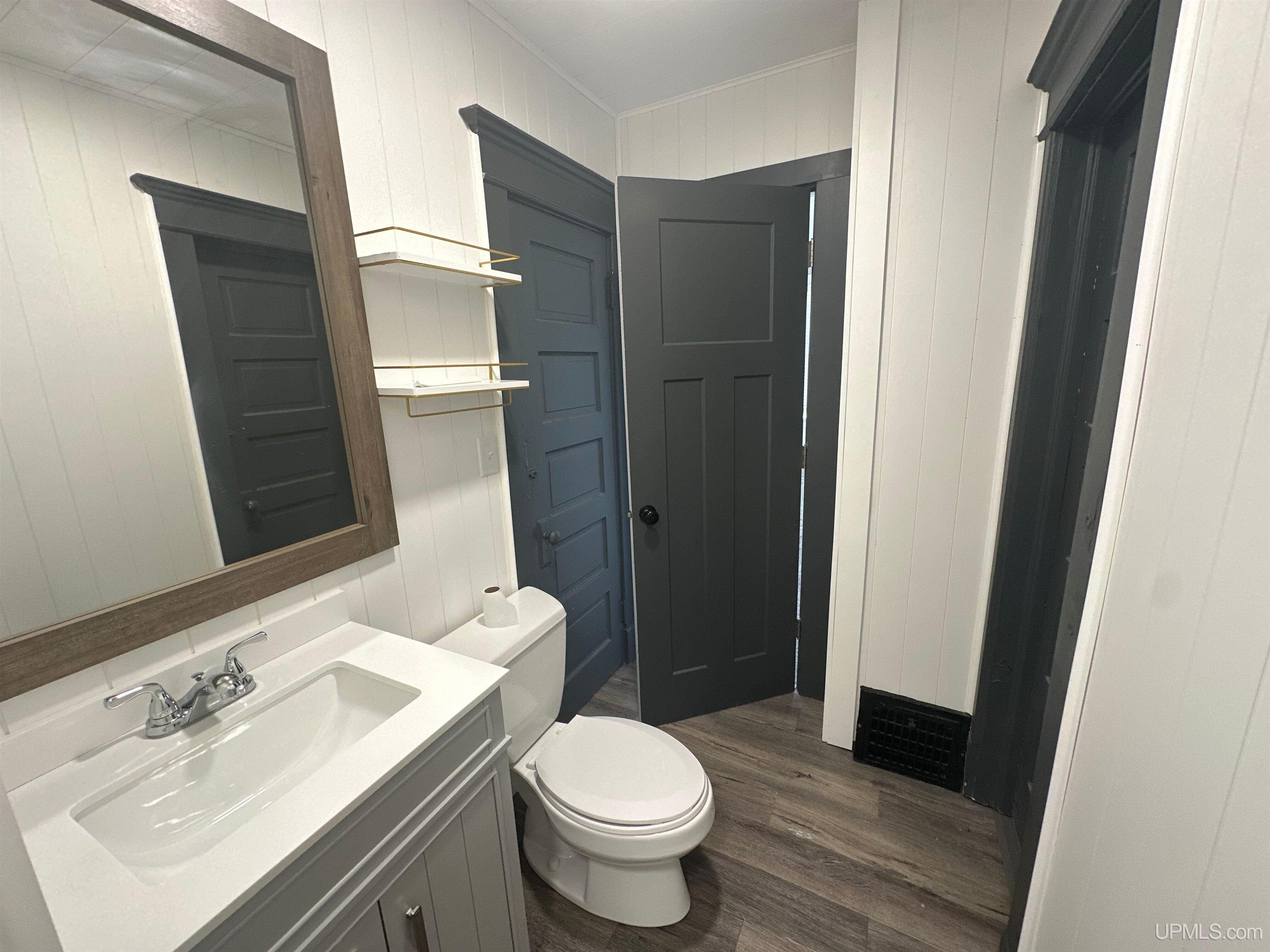 910 S 13th Street, Escanaba, MI, 49829