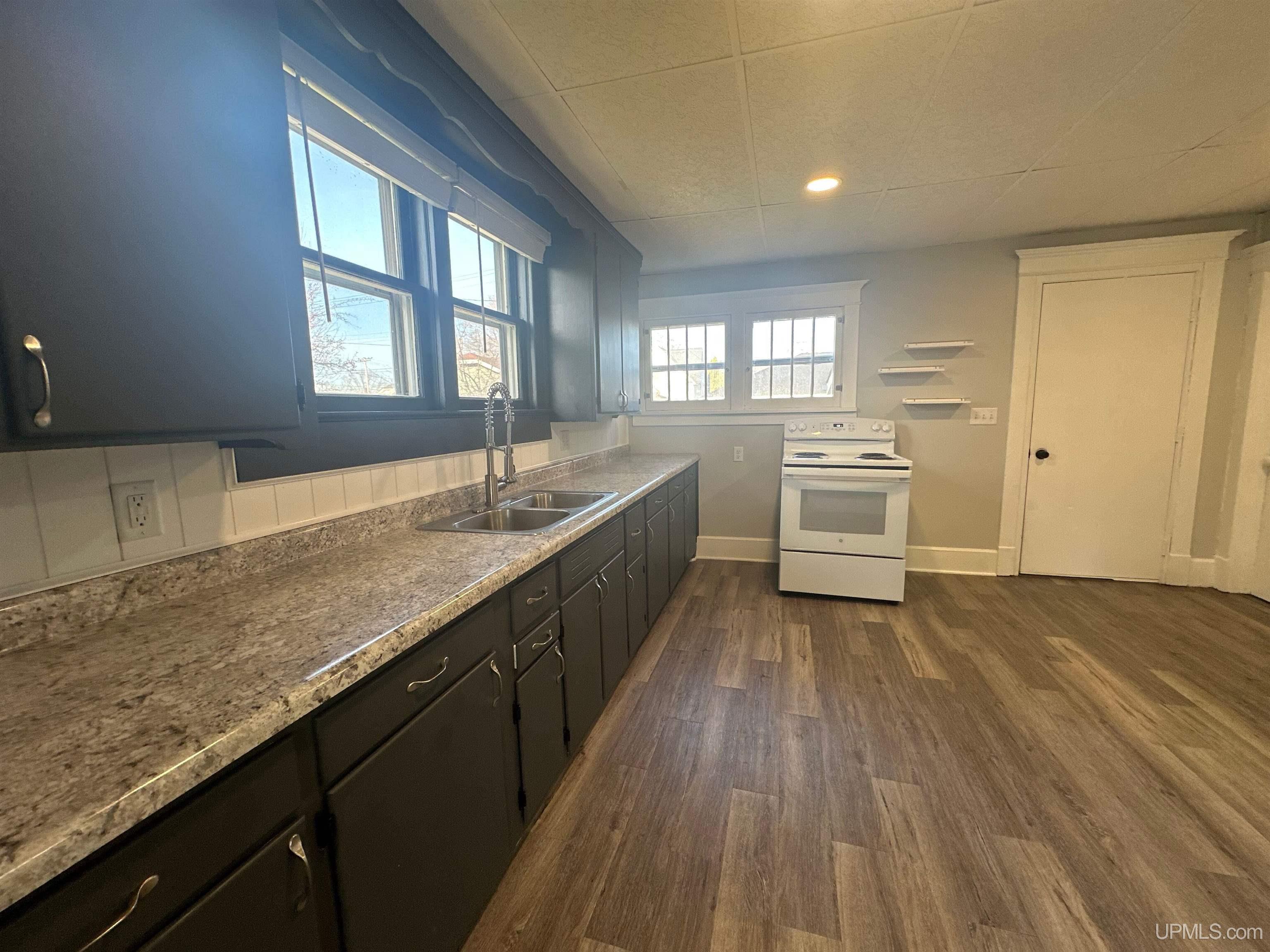 910 S 13th Street, Escanaba, MI, 49829