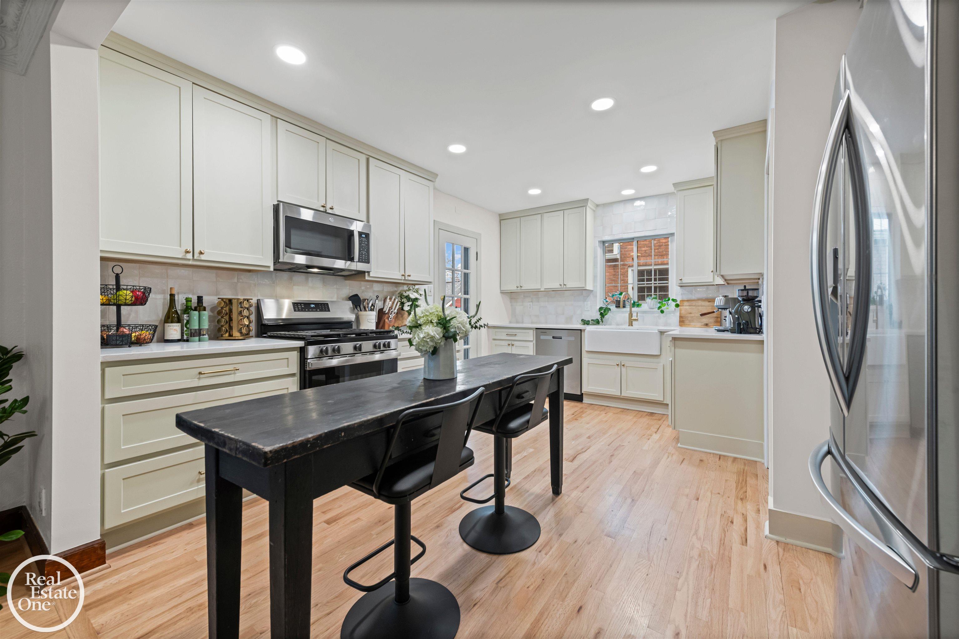 256 Fisher Road, Grosse Pointe Farms, MI, 48230