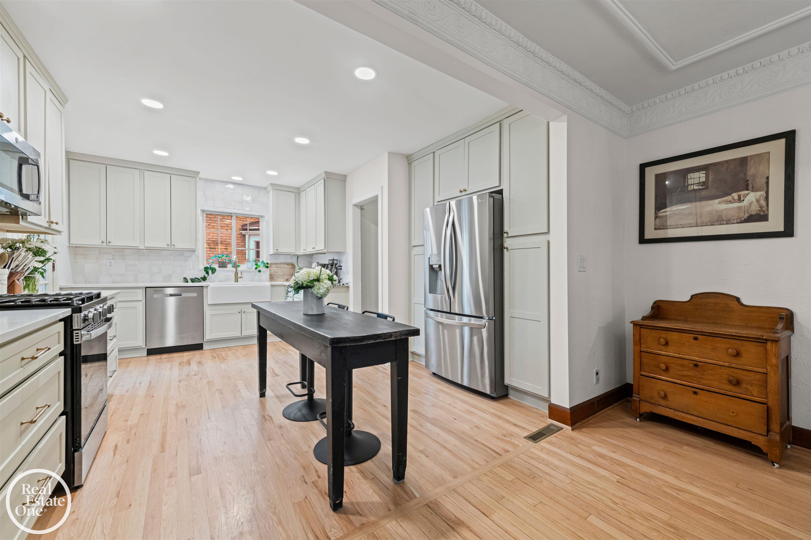 256 Fisher Road, Grosse Pointe Farms, MI, 48230