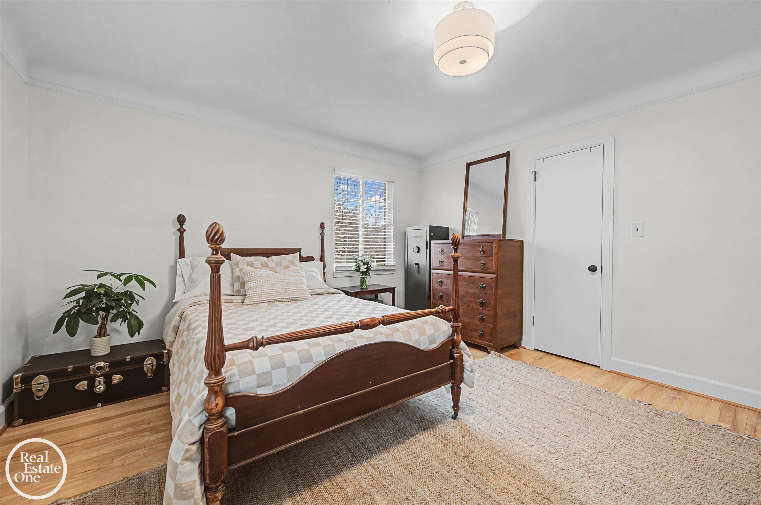 256 Fisher Road, Grosse Pointe Farms, MI, 48230