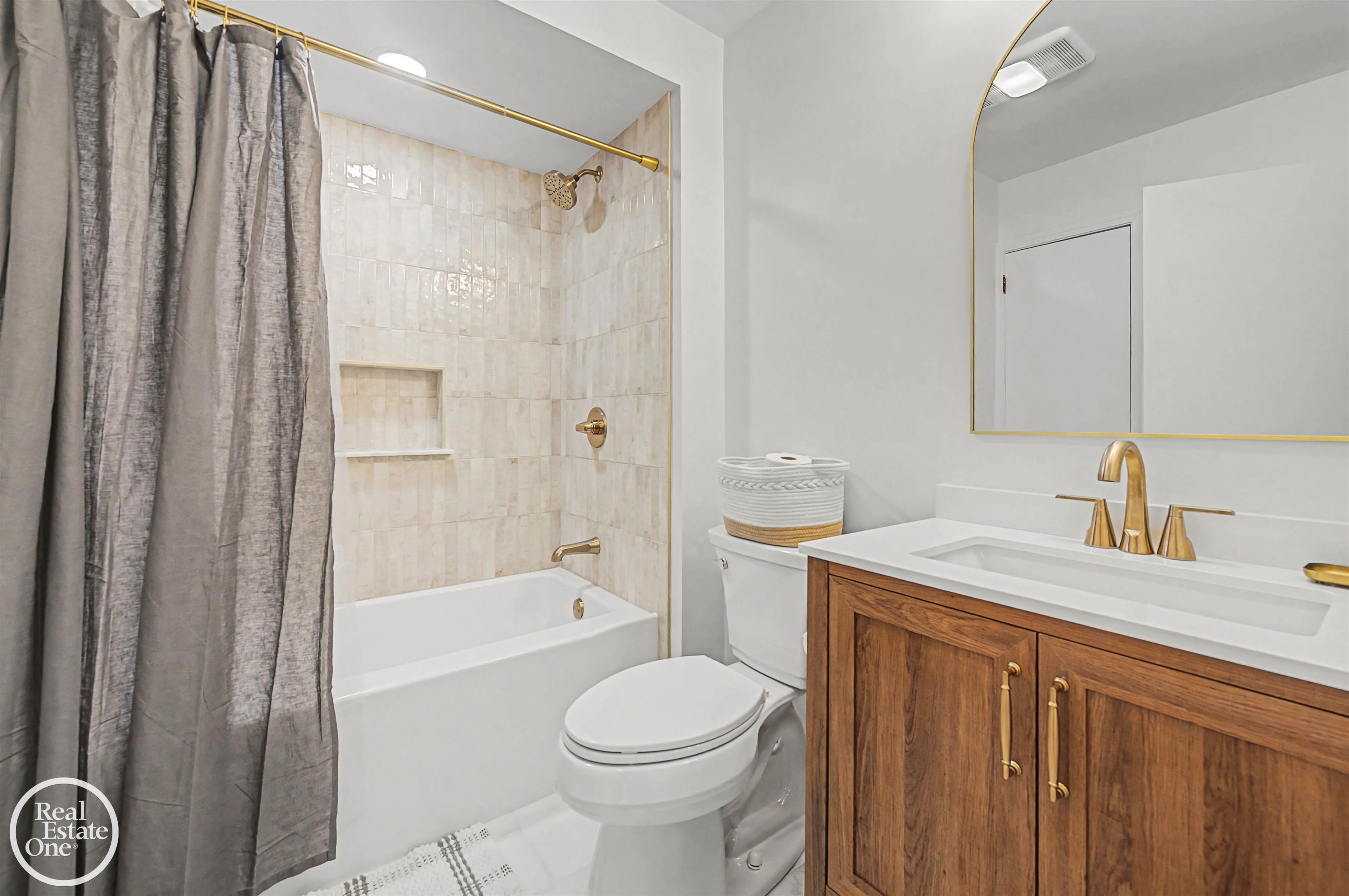 256 Fisher Road, Grosse Pointe Farms, MI, 48230