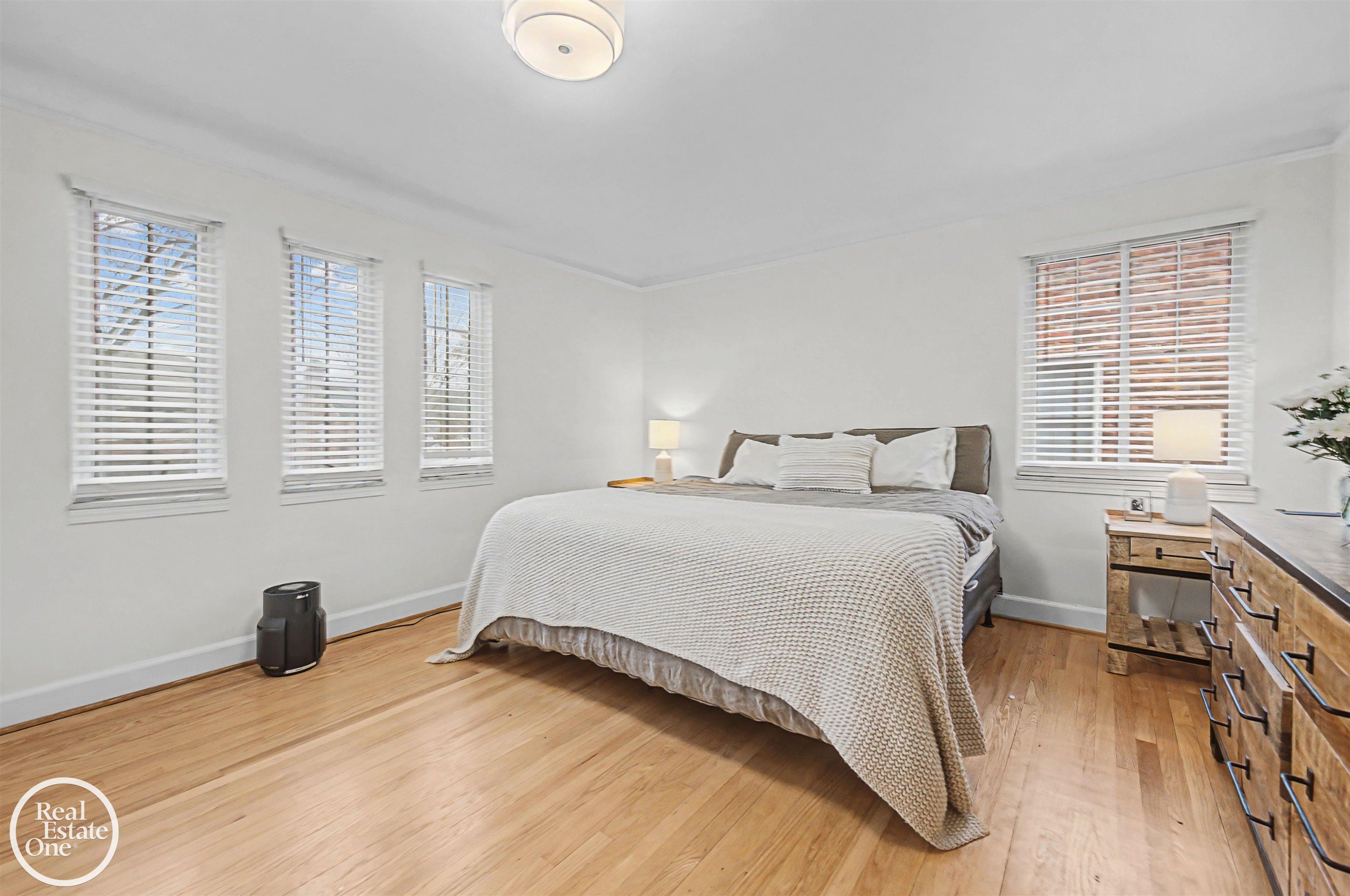 256 Fisher Road, Grosse Pointe Farms, MI, 48230