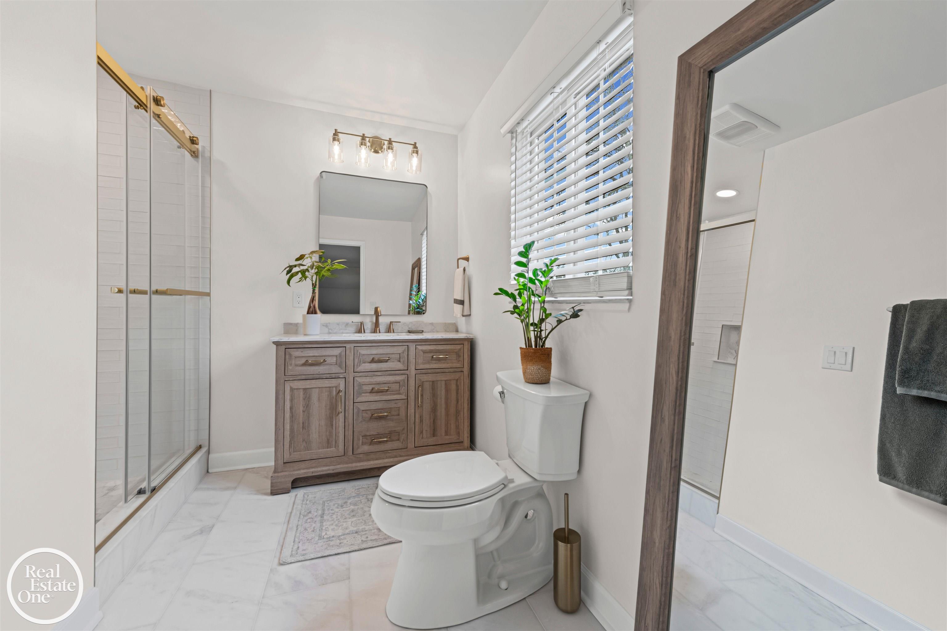 256 Fisher Road, Grosse Pointe Farms, MI, 48230