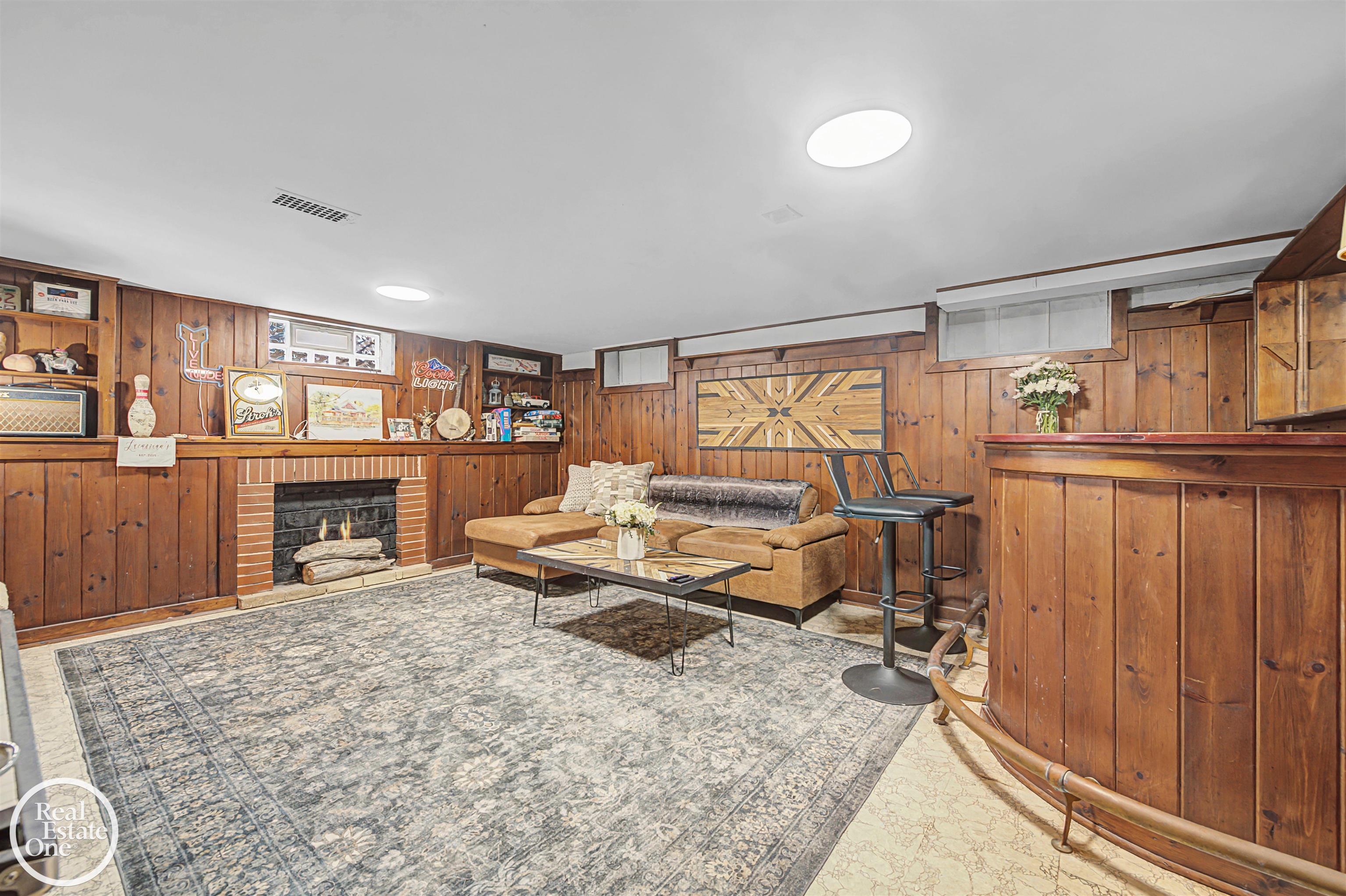 256 Fisher Road, Grosse Pointe Farms, MI, 48230