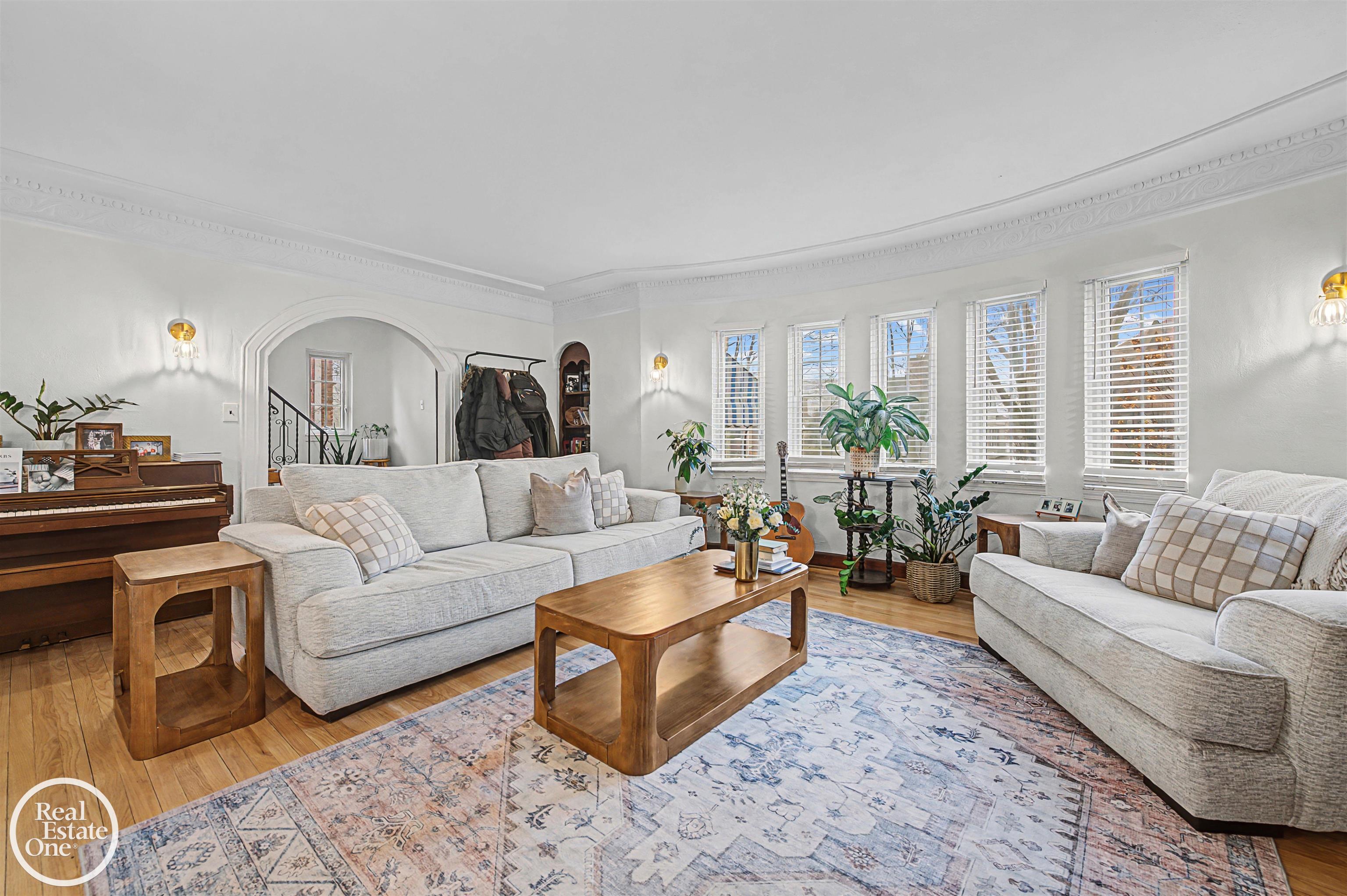 256 Fisher Road, Grosse Pointe Farms, MI, 48230