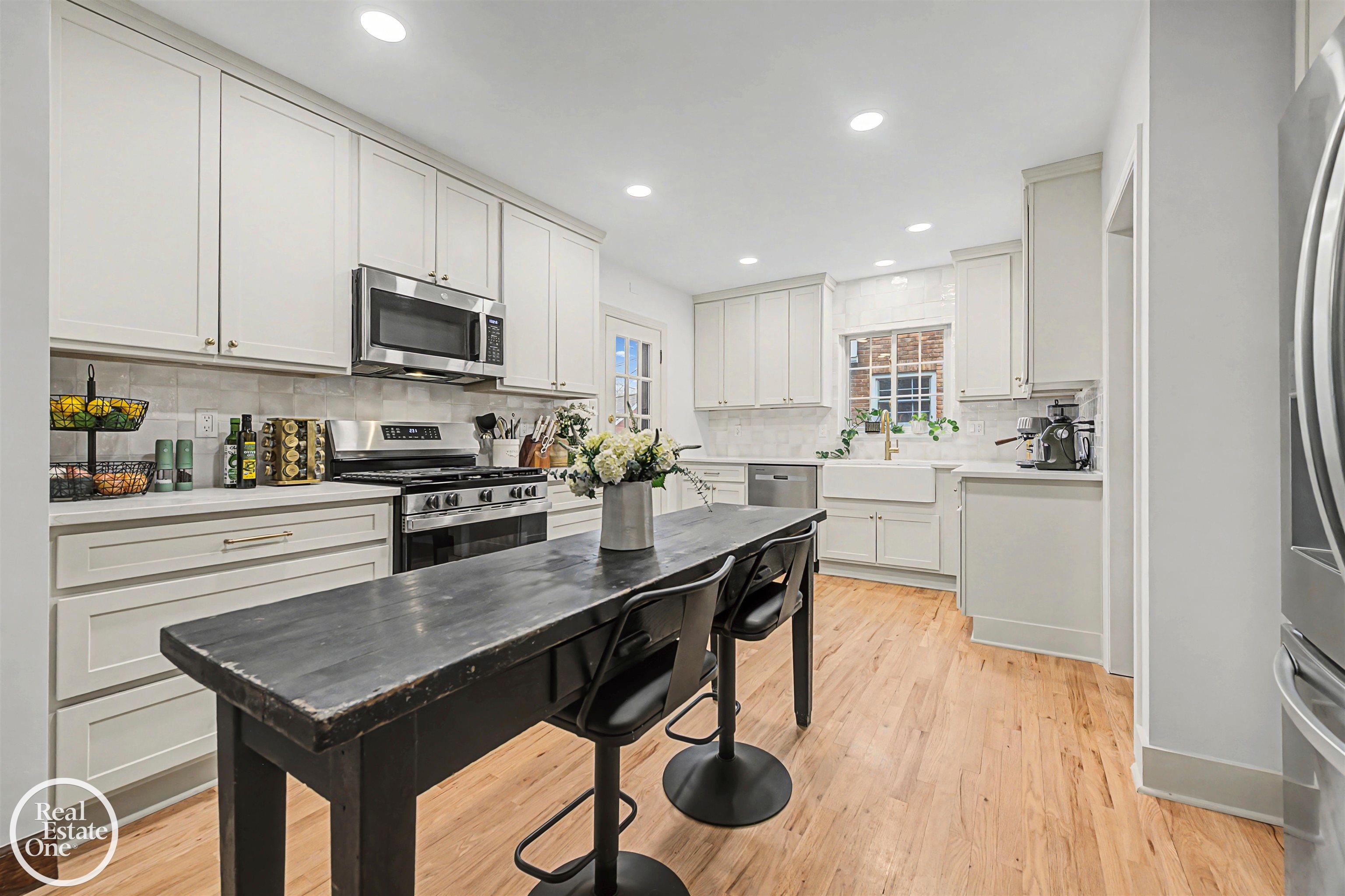 256 Fisher Road, Grosse Pointe Farms, MI, 48230