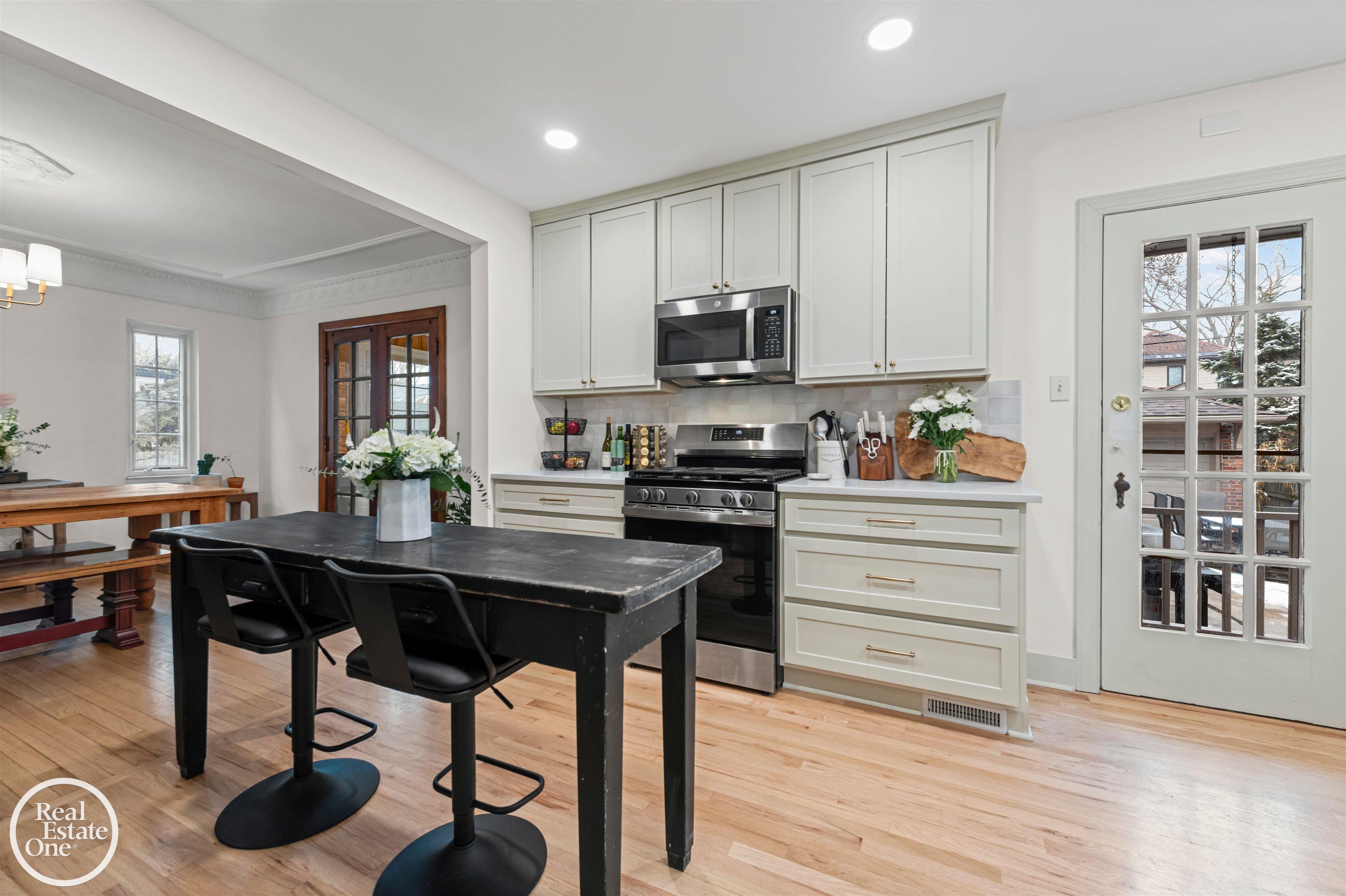 256 Fisher Road, Grosse Pointe Farms, MI, 48230