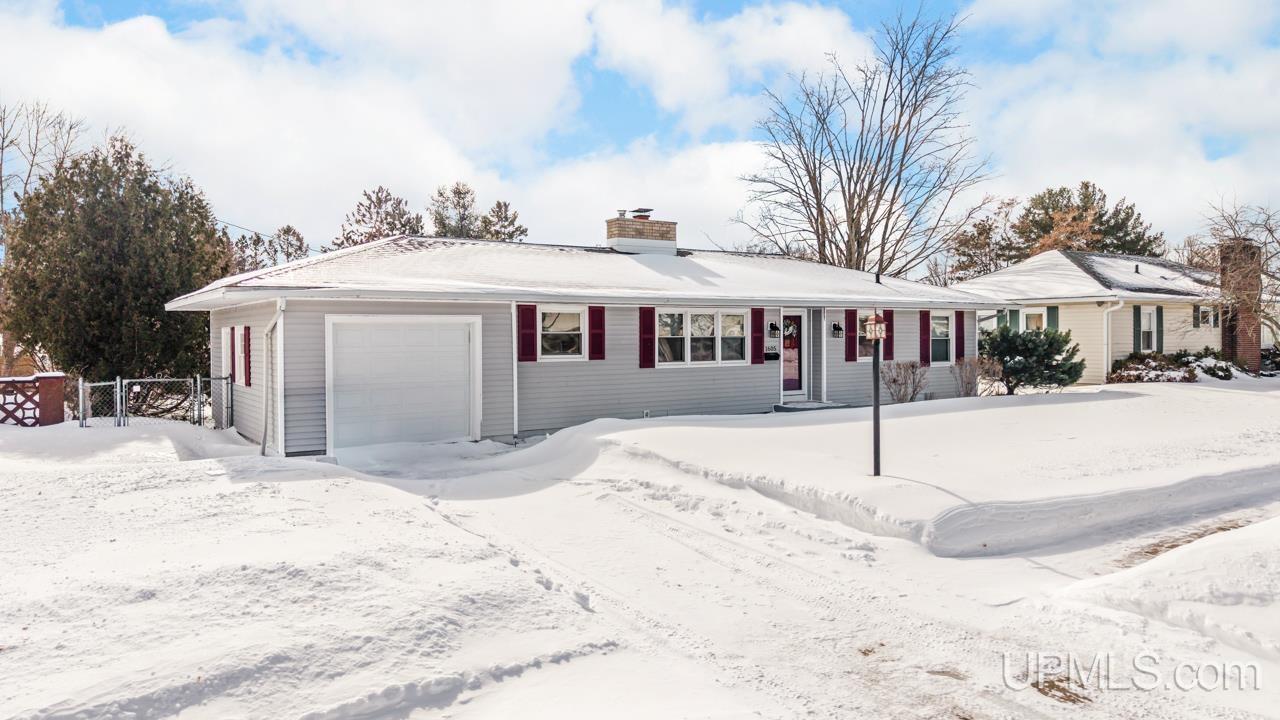 Homes for sale in Escanaba, MI | 1605 S 17th Ave, Escanaba, MI 49829 | MLS# 50200071