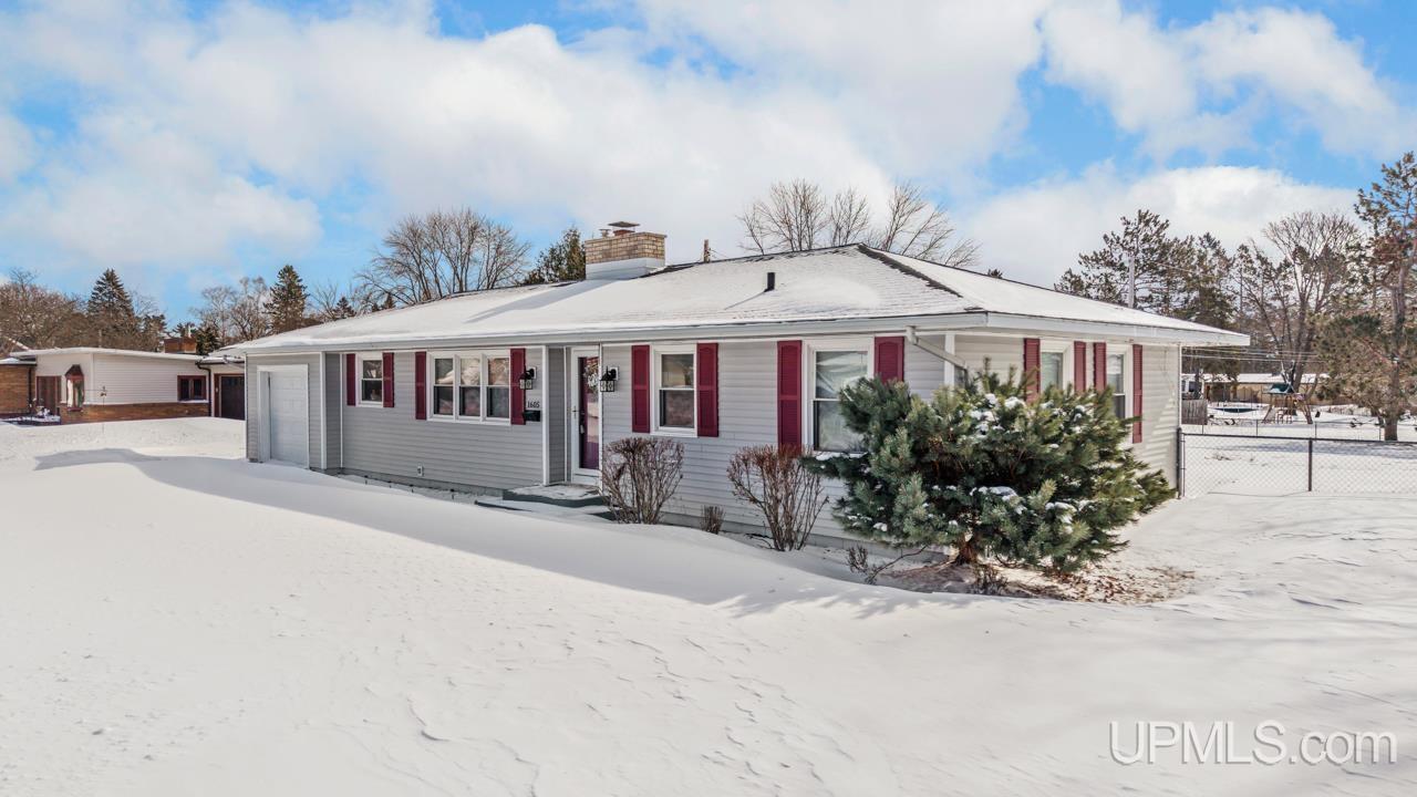 Homes for sale in Escanaba, MI | 1605 S 17Th Ave, Escanaba, MI 49829 | MLS# 50200071