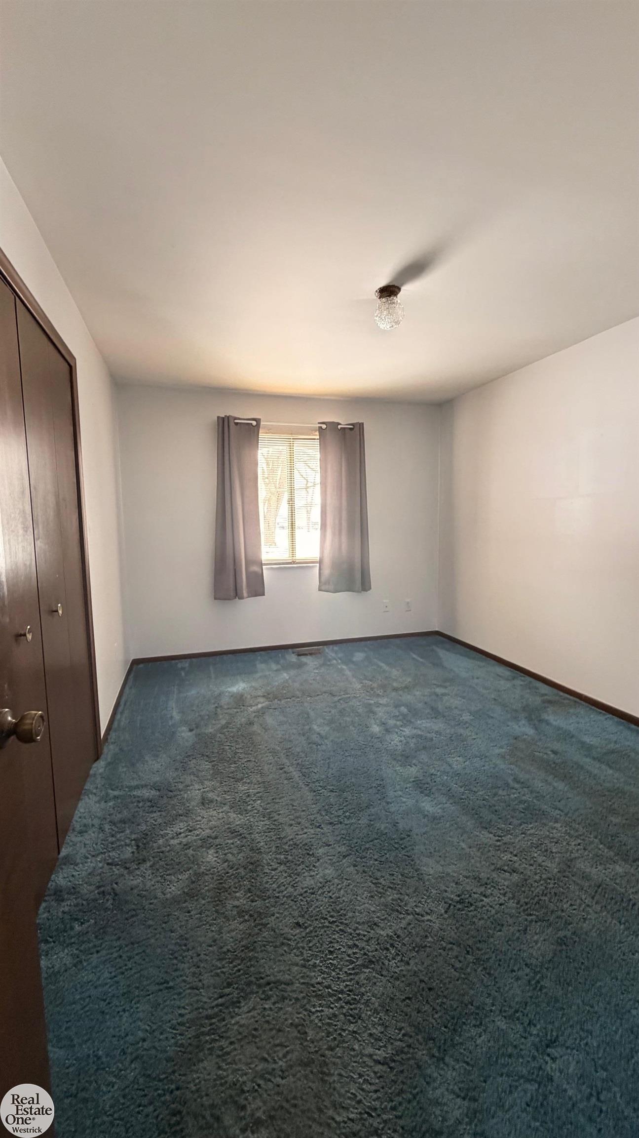 5374 Pointe Drive, East China, MI, 48054