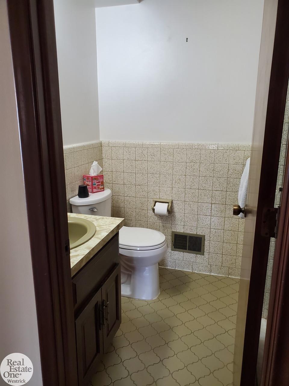 5374 Pointe Drive, East China, MI, 48054