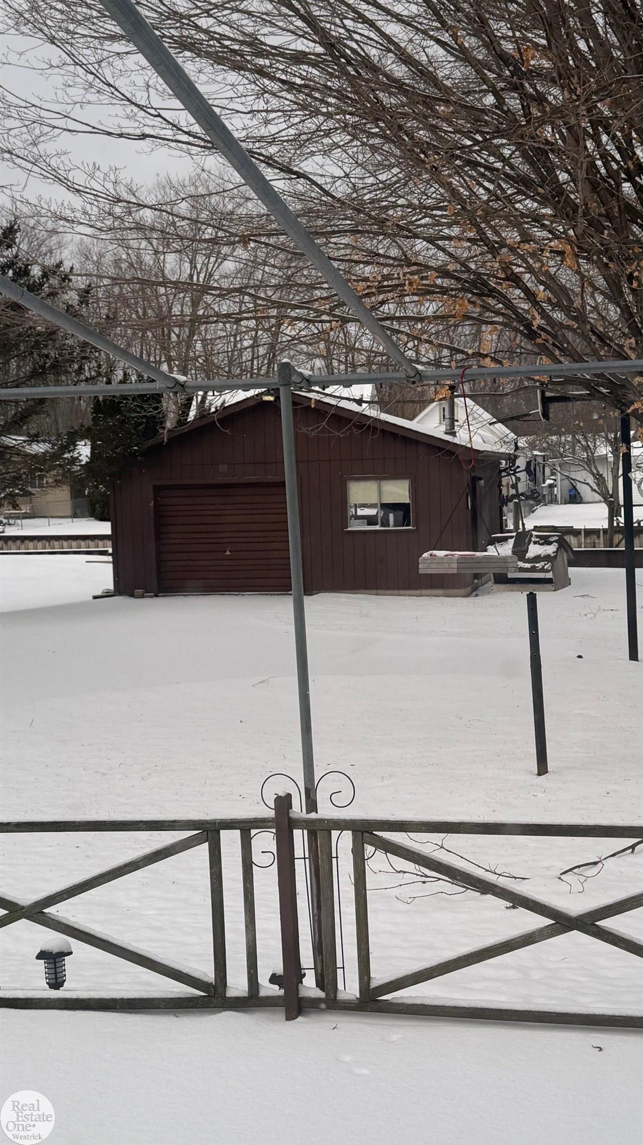 5374 Pointe Drive, East China, MI, 48054