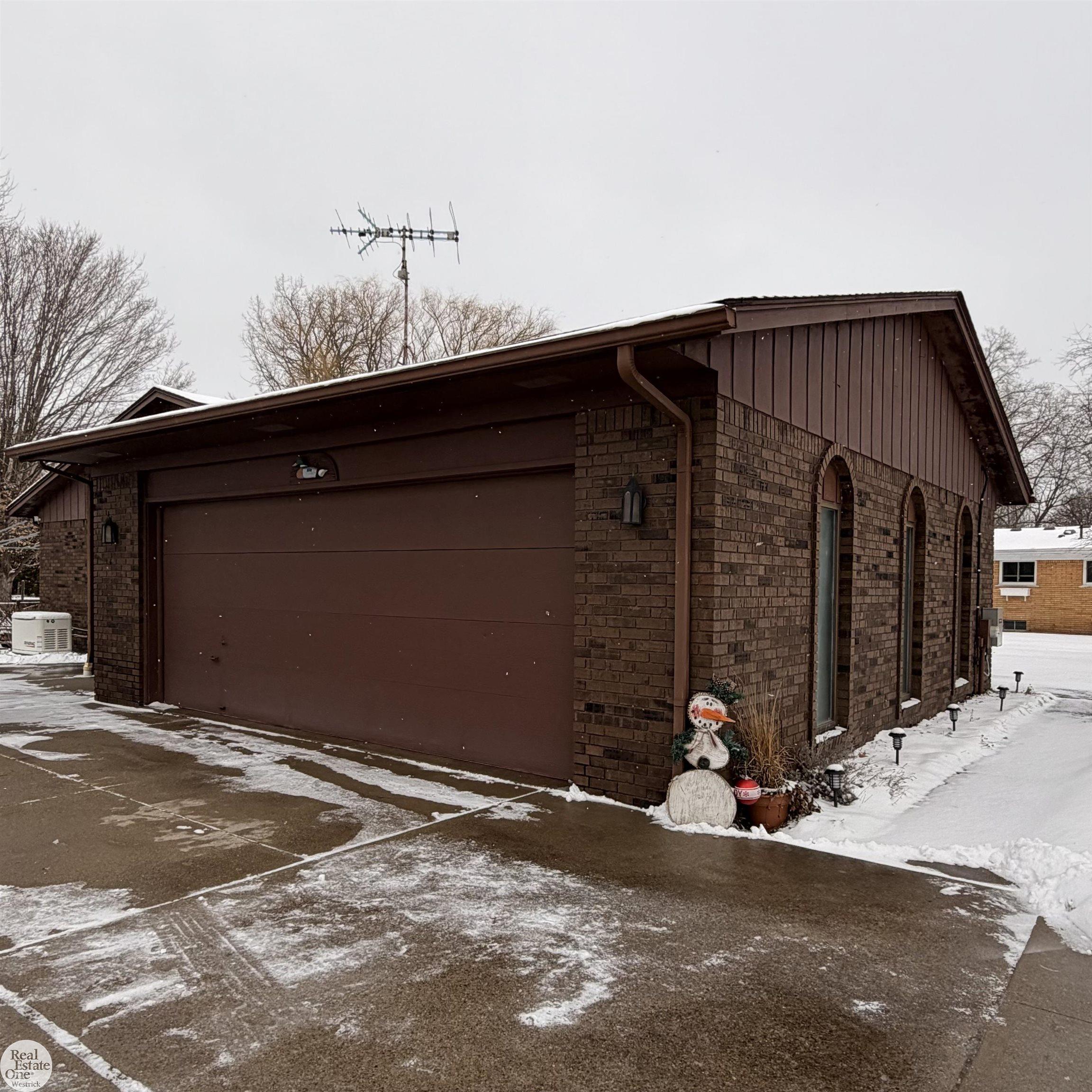 5374 Pointe Drive, East China, MI, 48054