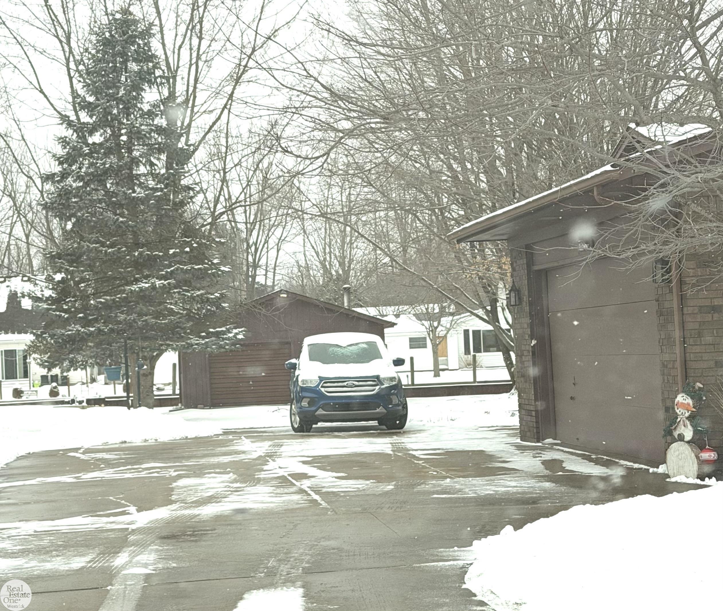 5374 Pointe Drive, East China, MI, 48054