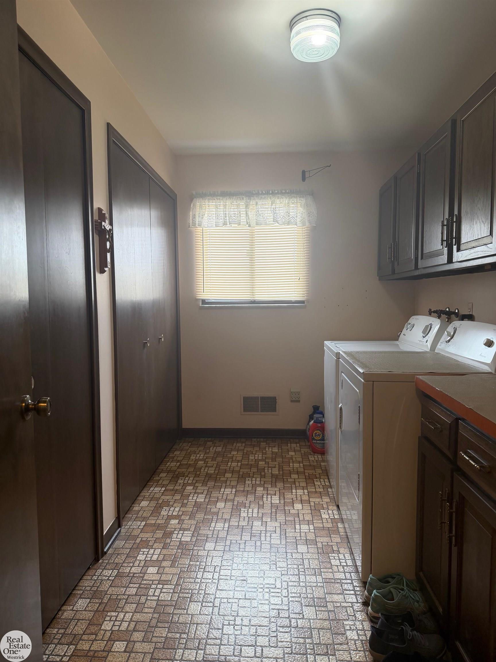 5374 Pointe Drive, East China, MI, 48054