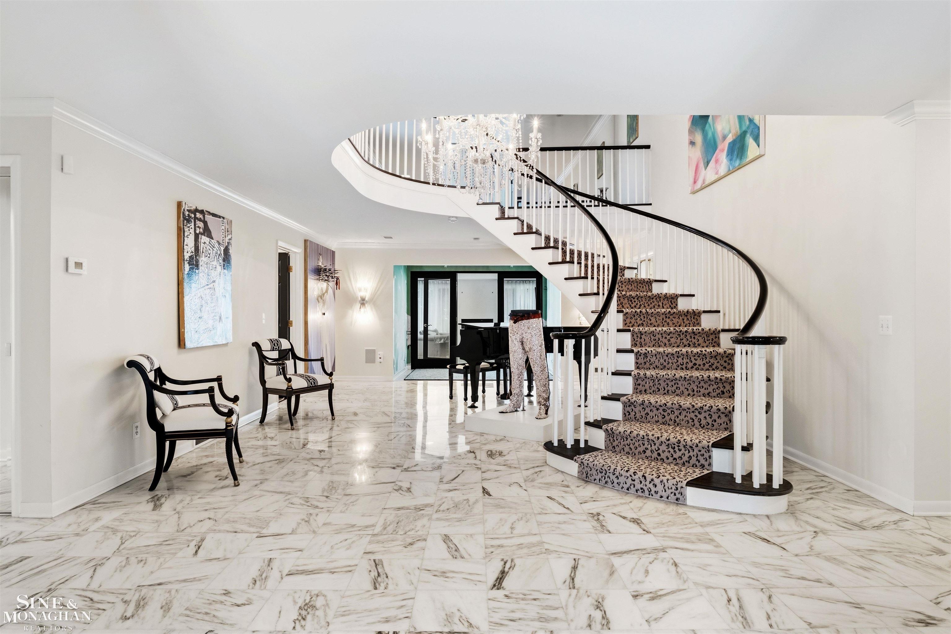 89 Lake Shore Road, Grosse Pointe Farms, MI, 48236